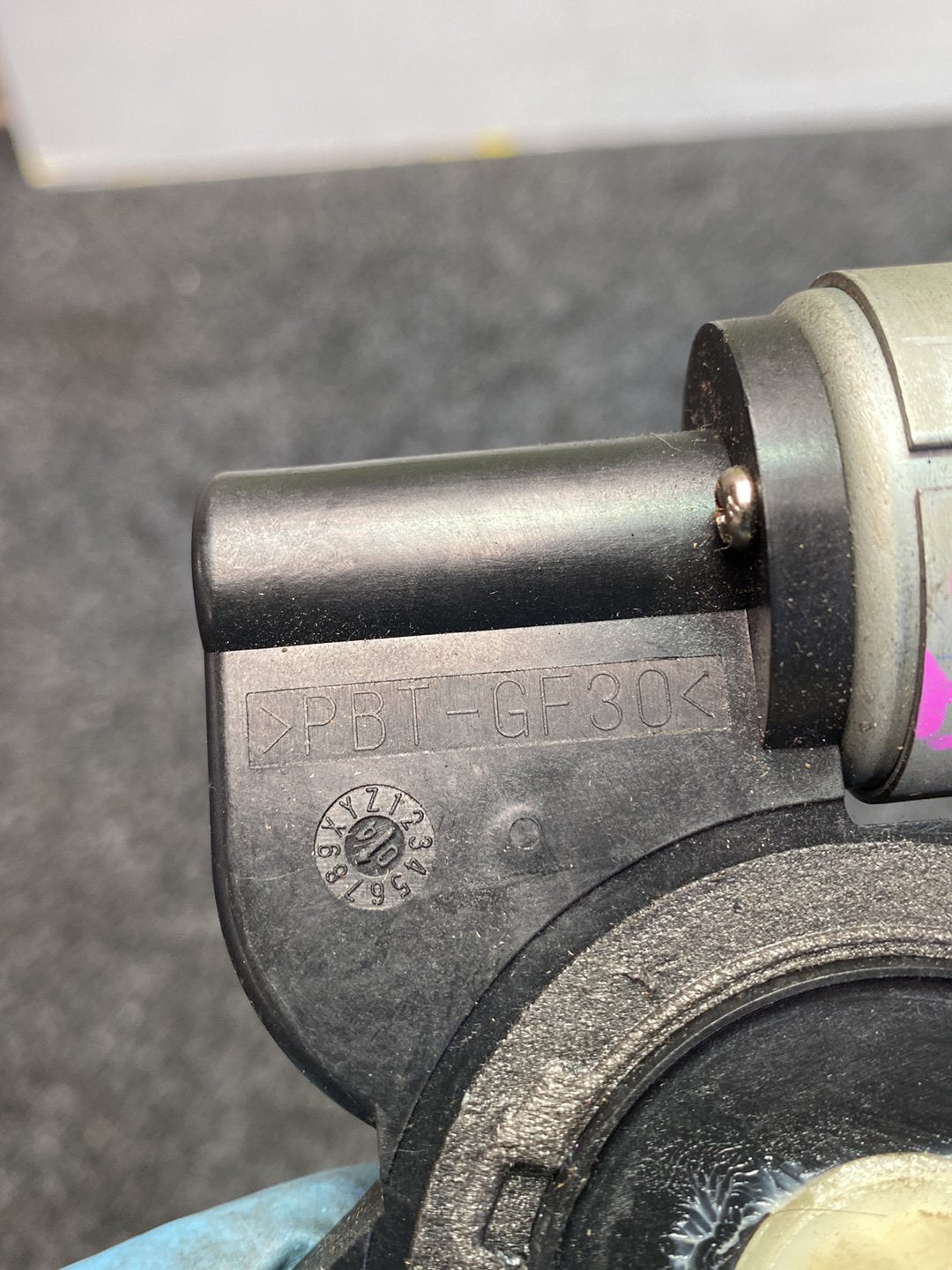 2004 Mazda Axela - Left Front Window Motor