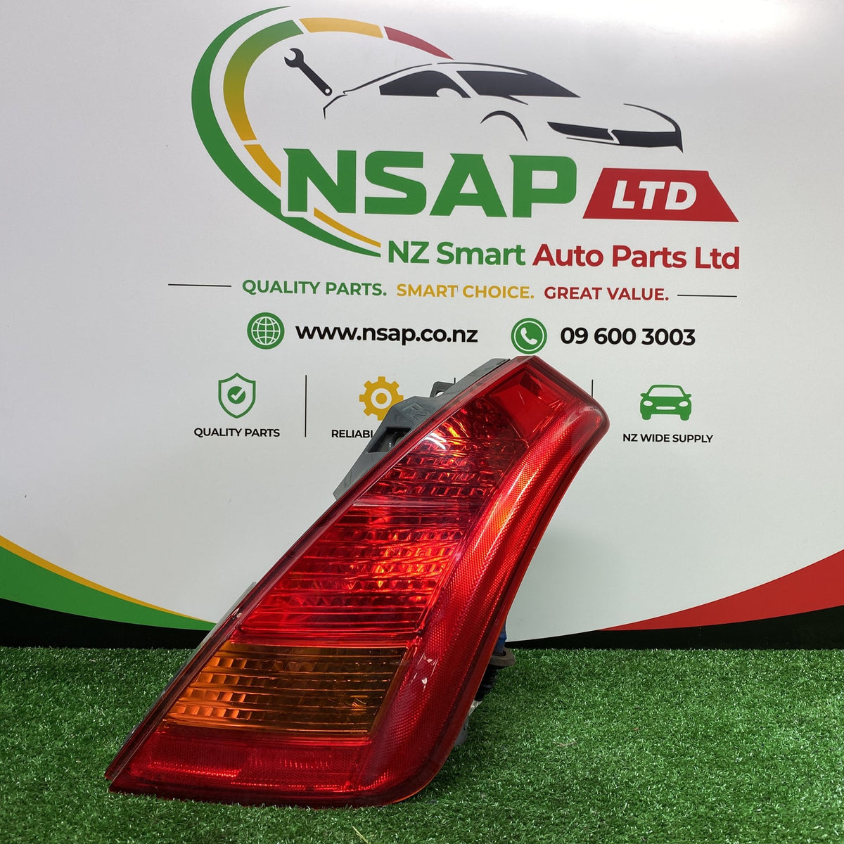 2005 Nissan Murano - Right Taillight LENS:KOITO 220-63779