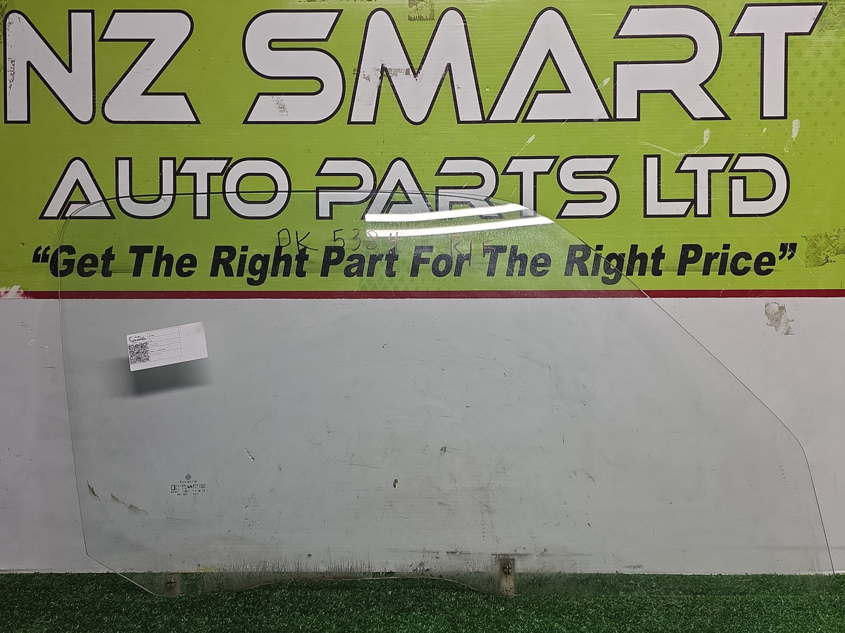 1990 Used Toyota Hiace - Right Front Door Glass PN: M30