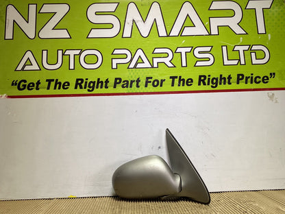 2004 Nissan Bluebird- Right Door Mirror PN: 5 wires