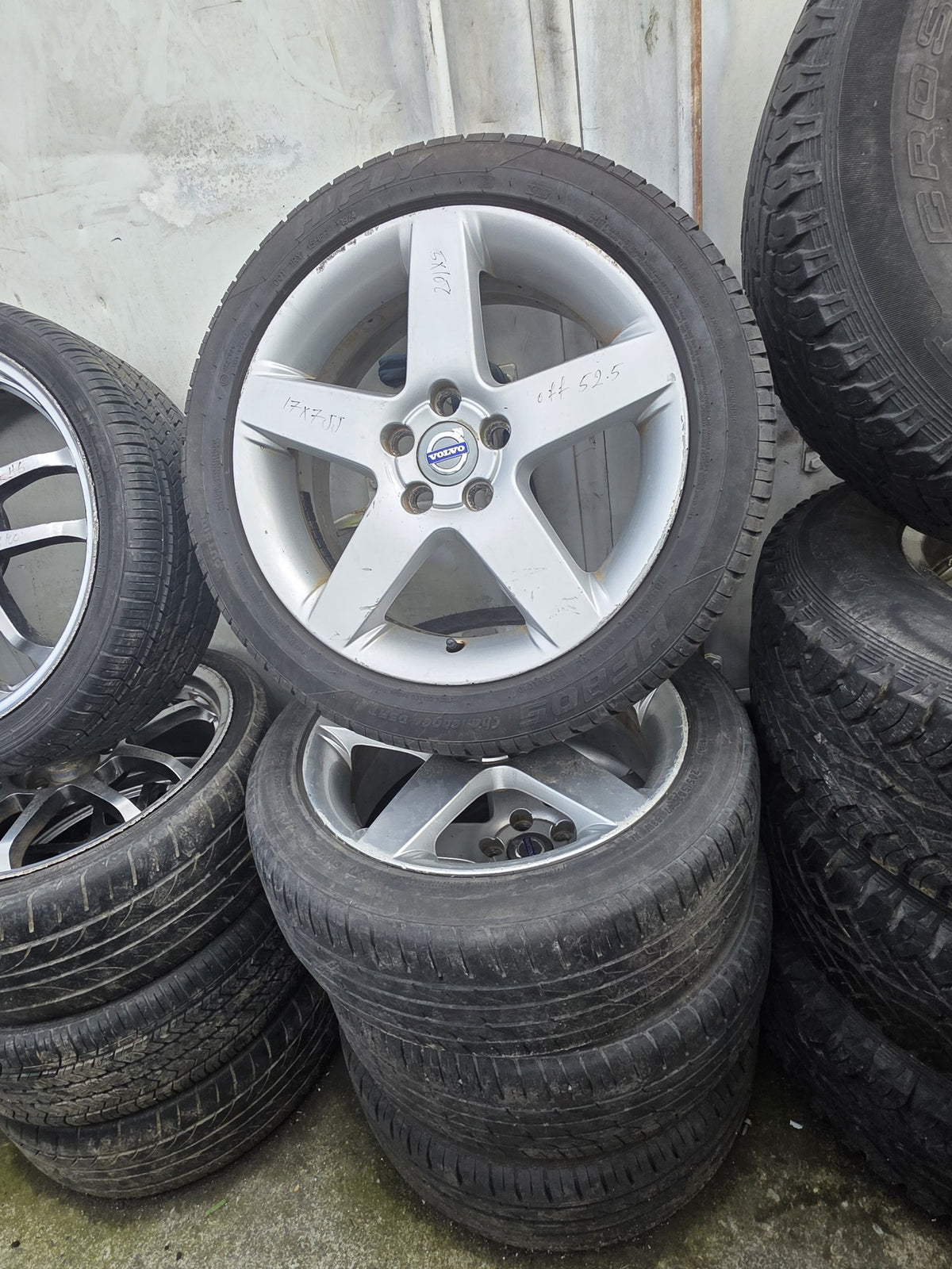 Volvo - Mag Wheel Set PN: Stud Pattern 5X108/ Wheel Size 17x7JJ/ Offset 52.5