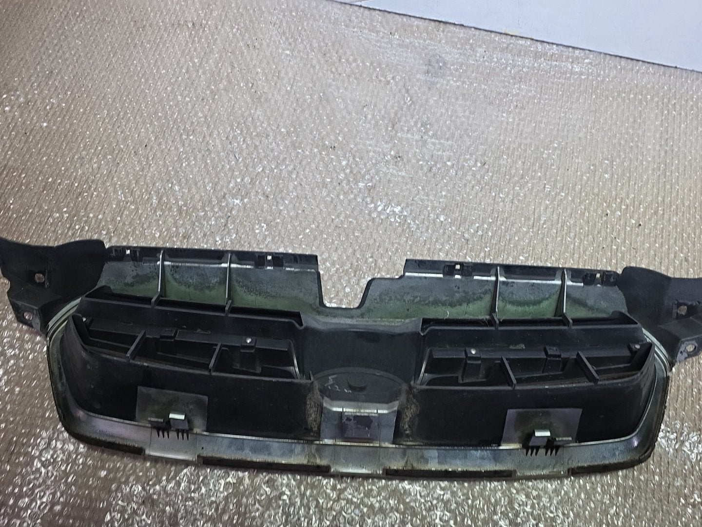 2004 Subaru Legacy- Upper Bumper Grille PN: see the photos