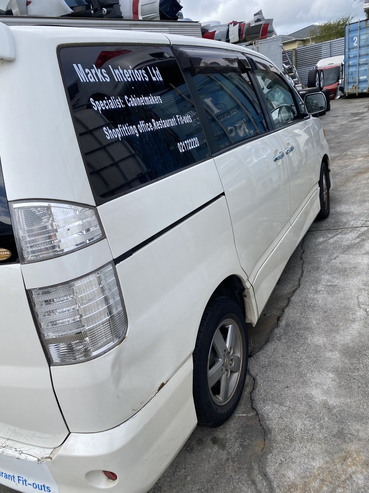 2007 Toyota Voxy AZR60- Dismantling For Parts