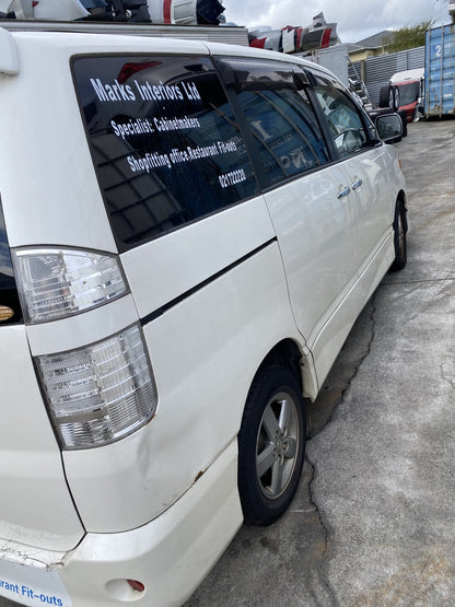 2007 Toyota Voxy AZR60- Dismantling For Parts