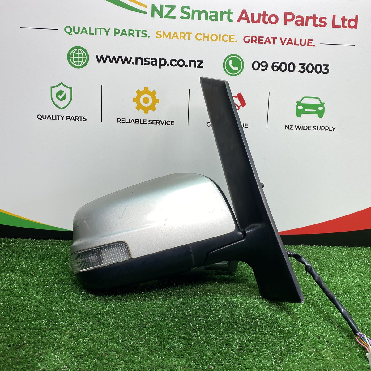2008 Nissan Serena C25 - Right Door Mirror PN: 7 wires