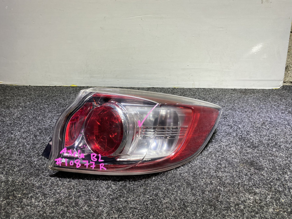 2009 Mazda Axela BL - Right Taillight LENS: STANLEY P8239/PN: BCW8-51-150F