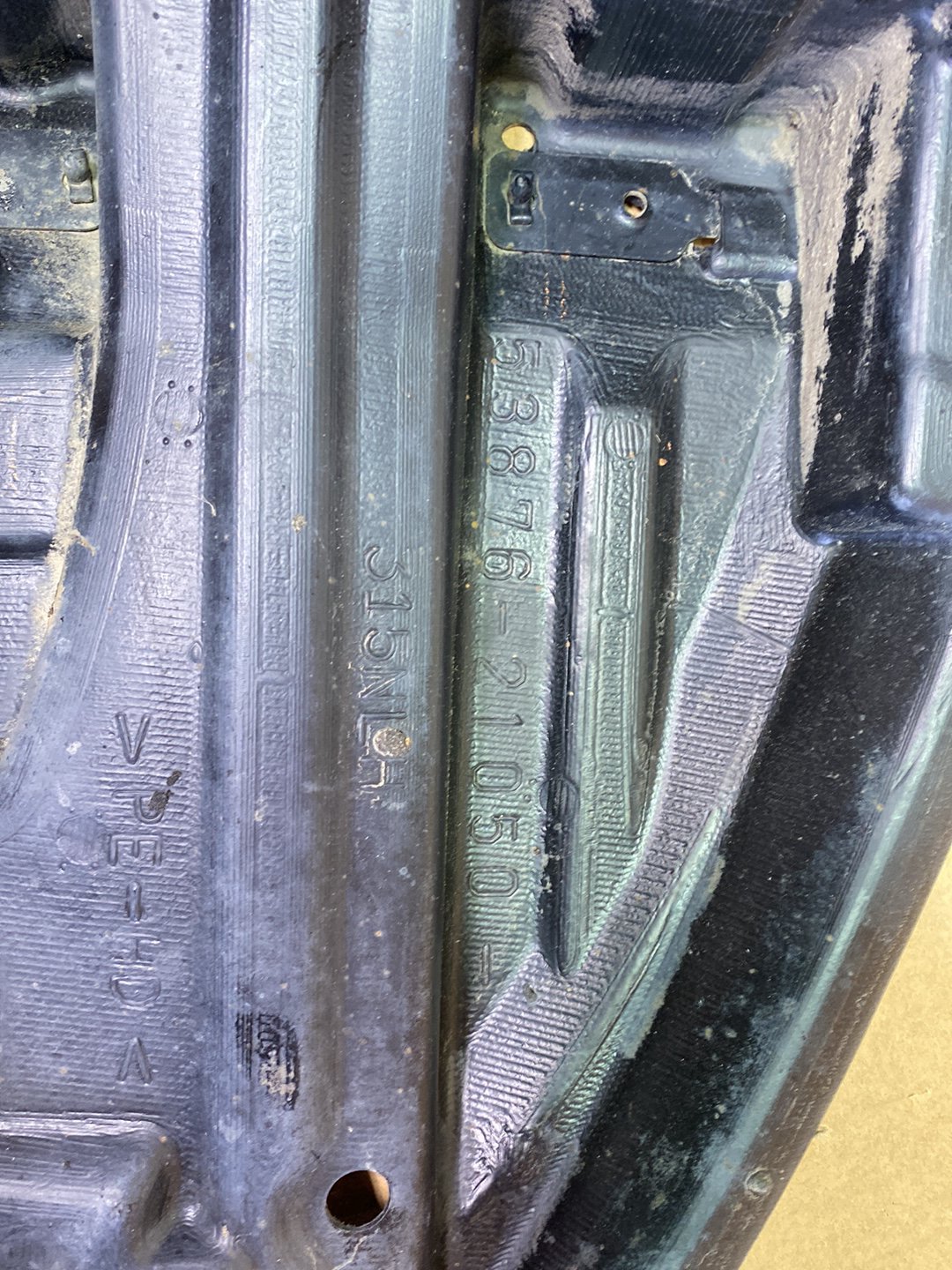 2006 Used Toyota Caldina - Left Front Guard Liner PN: 53876-21050