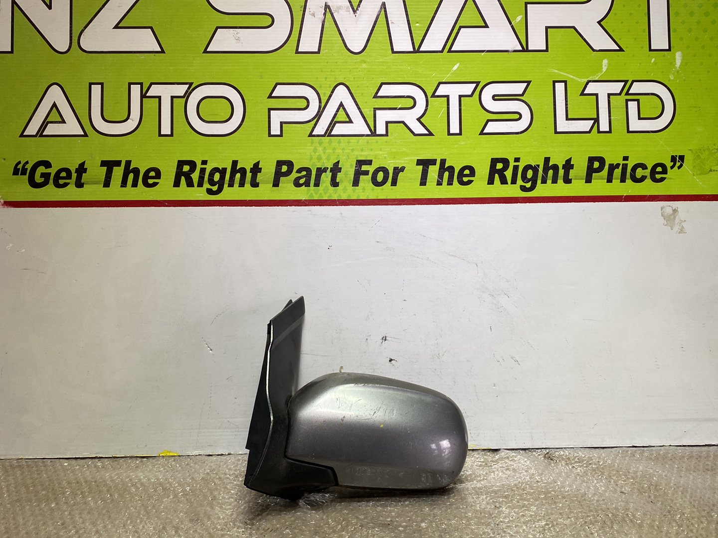 2004 Mazda MPV- Left Door Mirror PN: 5 wires