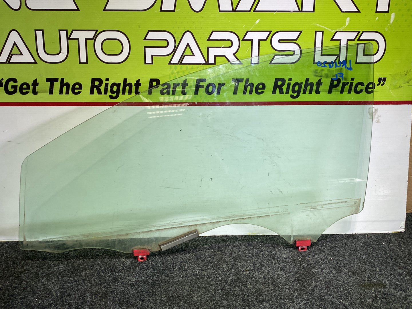 2008 Toyota Yaris - Left Front Door Glass PN: Tint Number M2H3