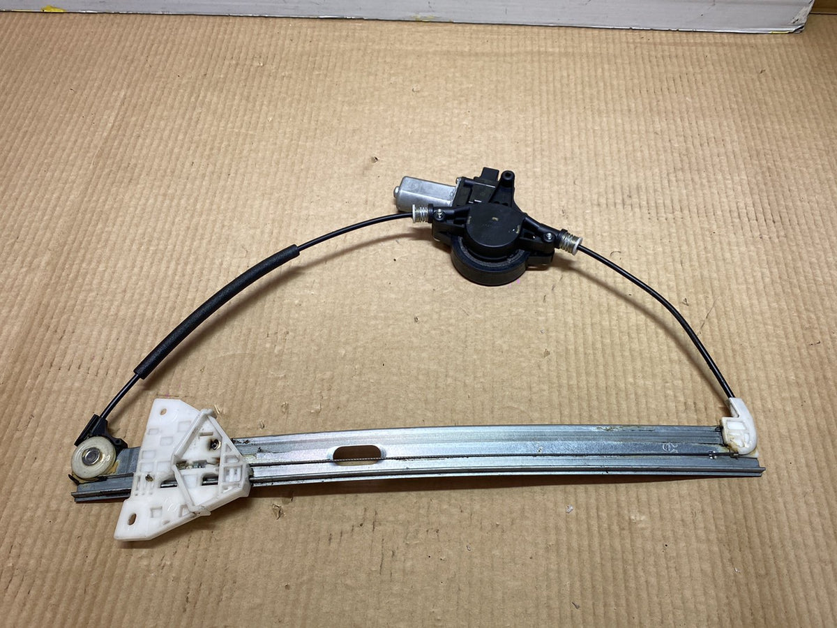 2010 Mazda Axela - Right Front Window Regulator/Motor