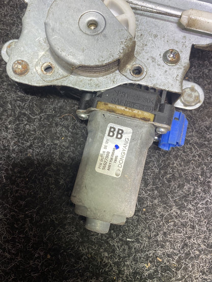 2009 Holden Captiva - Right Front Window Regulator/Motor