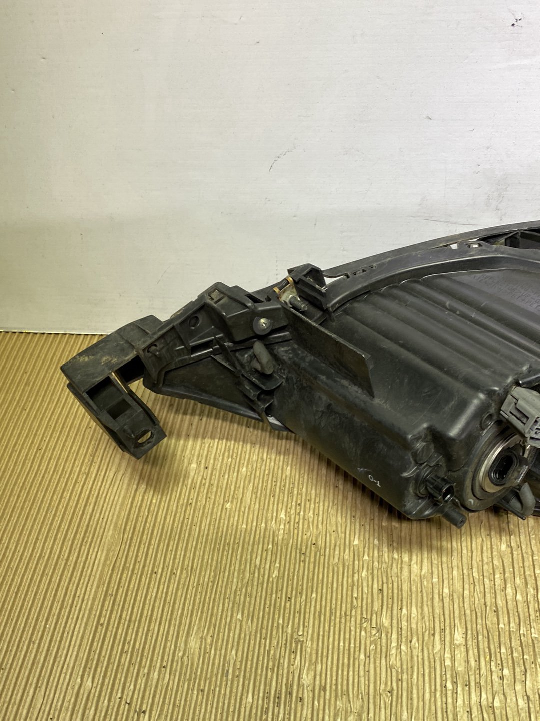 2009 Mazda Premacy- Left Headlight PN: STANLEY 3550