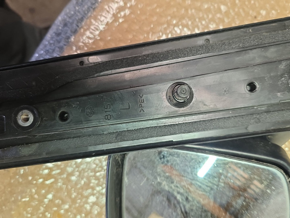 2008 Nissan Serena - Left Door Mirror PN: 8 wires