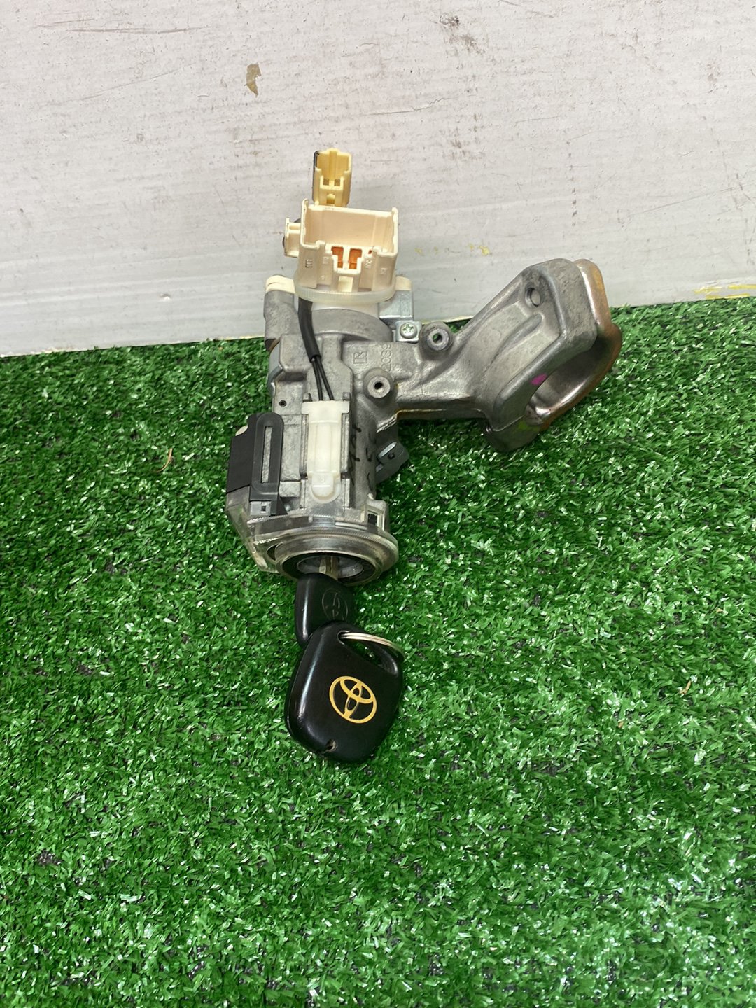 2006 Used Toyota Caldina - Ignition With Key PN: 2039B