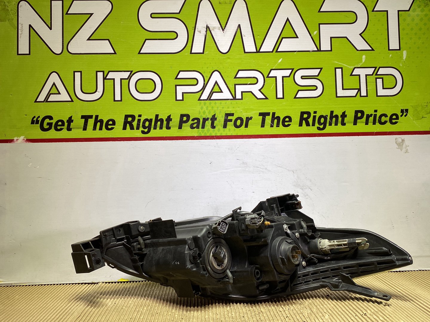 2009 Mazda Premacy- Left Headlight PN: STANLEY 3550