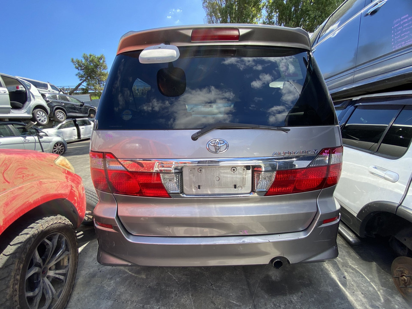 2005 Toyota Alphard ANH10 Dismantling For Parts