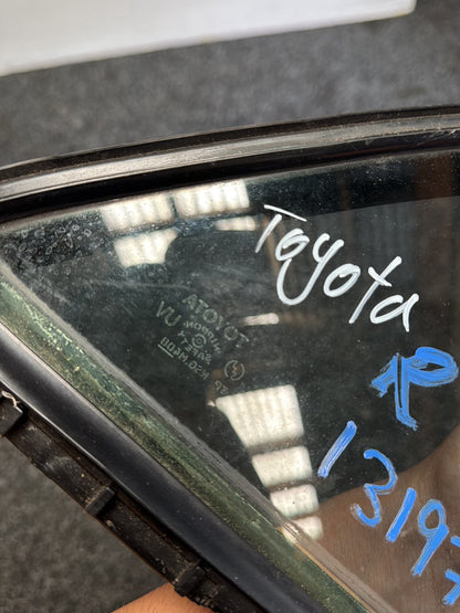 2005 Toyota Mark X- Right Rear Cargo Glass