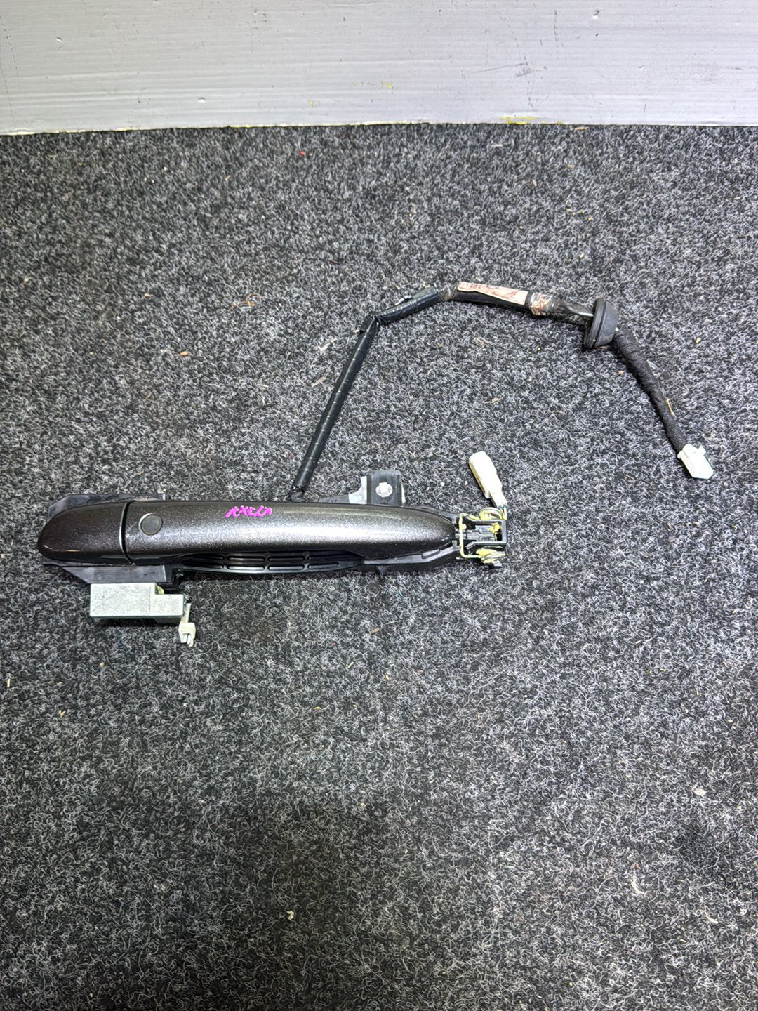 2014 Mazda Axela - Left Front Door Exterior Handle