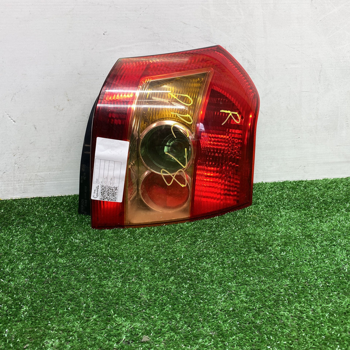 2004 - 2007 - Used Toyota Corolla ZZE122 - Right Taillight - Lens# 13-87