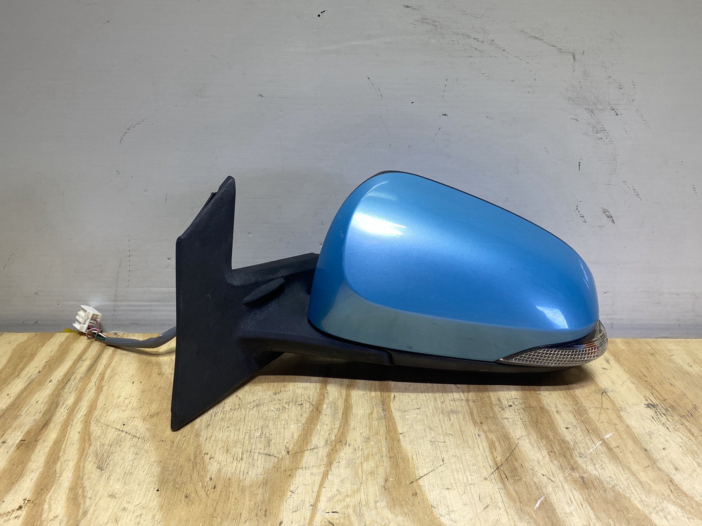 2013 Toyota Aqua NHP10 - Left Door Mirror PN: 7 wires