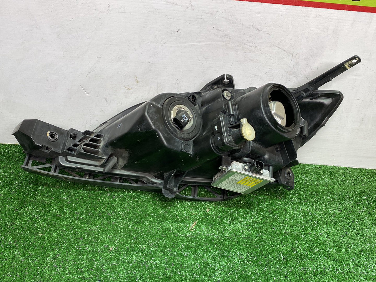 2009 Mazda Axela - Right Headlight PN: STANLEY P2951