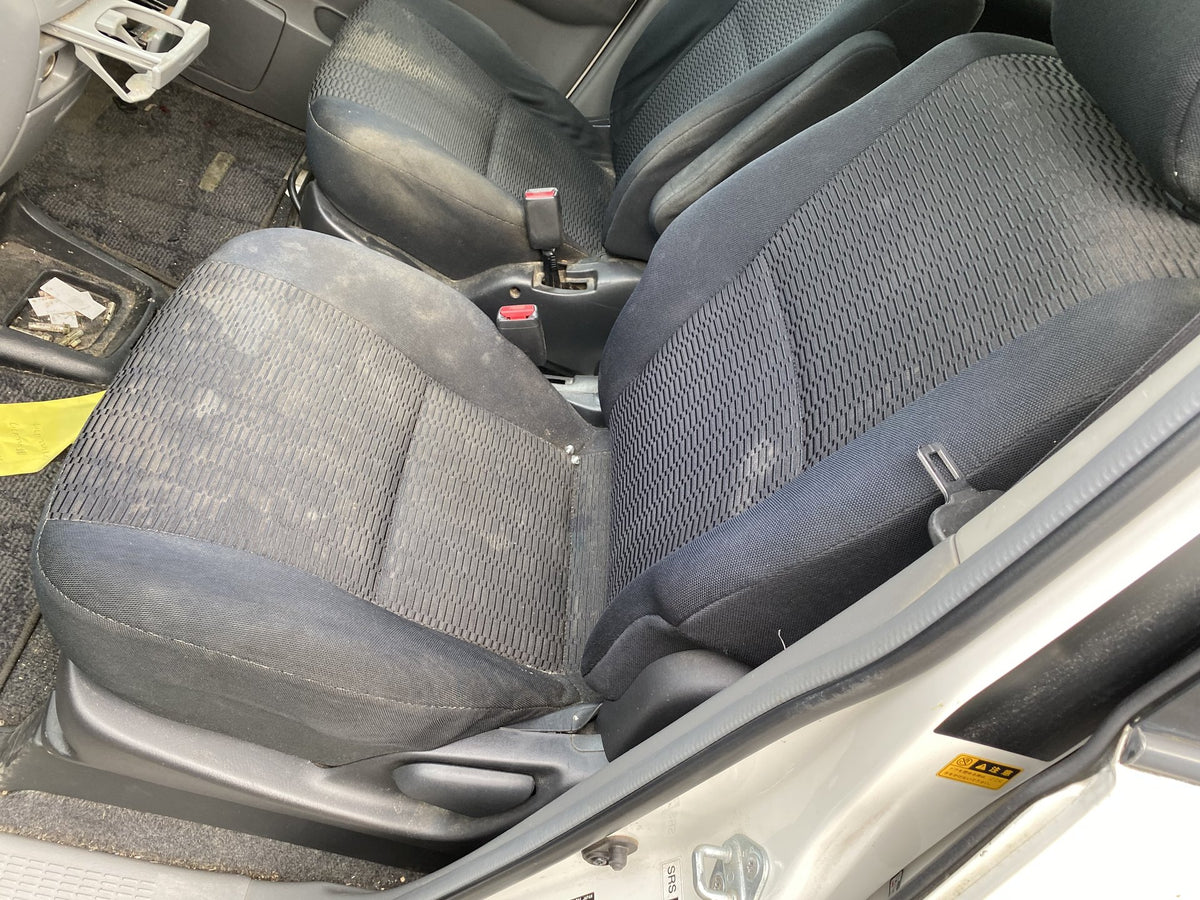 2007 Toyota Voxy AZR60- Dismantling For Parts