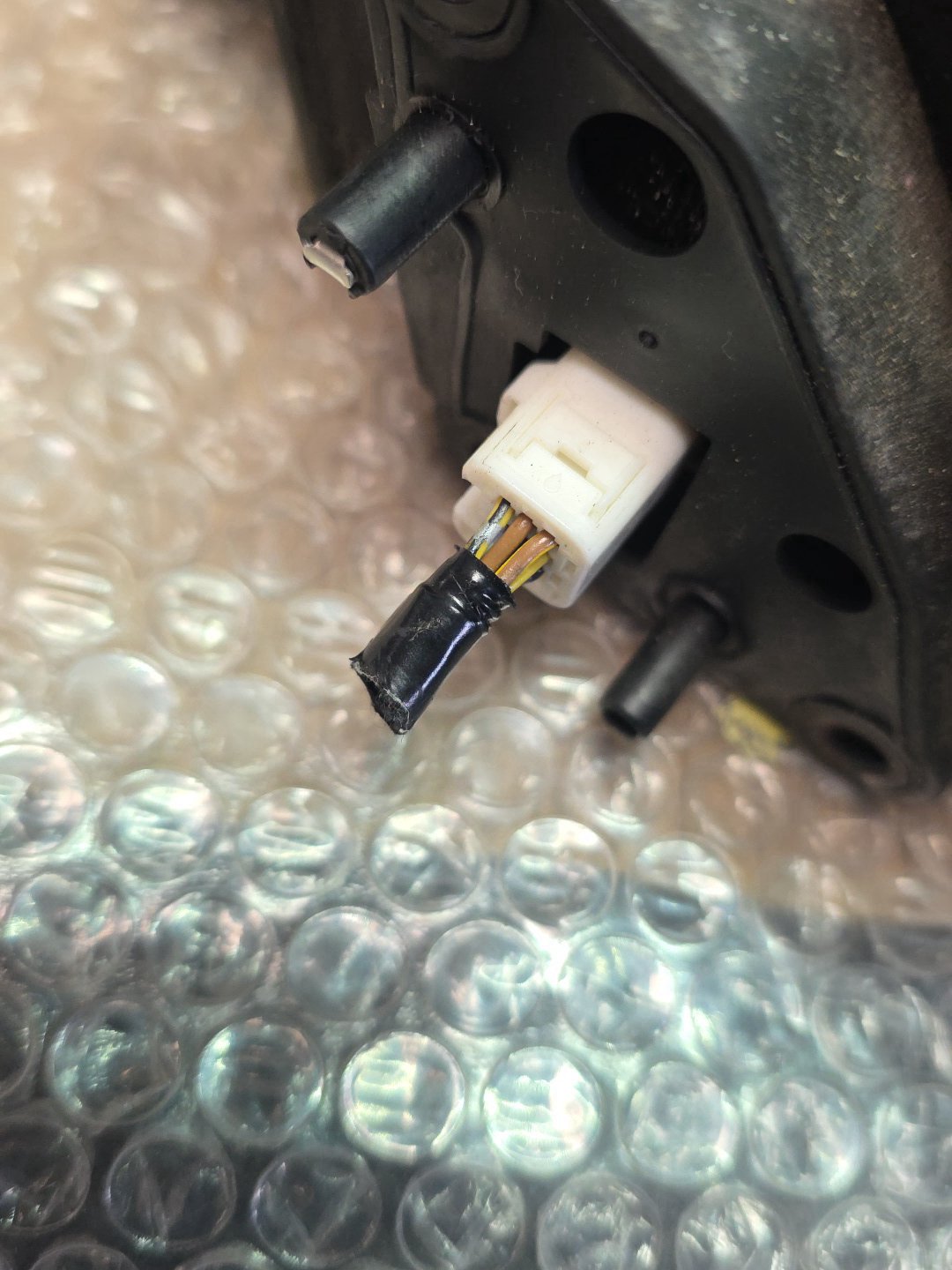 2007 Mazda MPV- Left Door Mirror PN: 8 wires