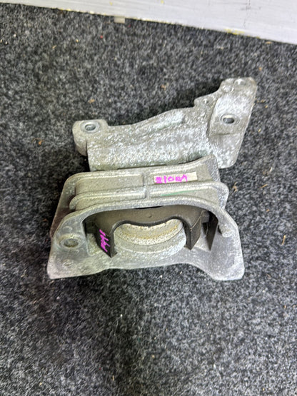 2011 Nissan Juke YF15 - Engine Mount