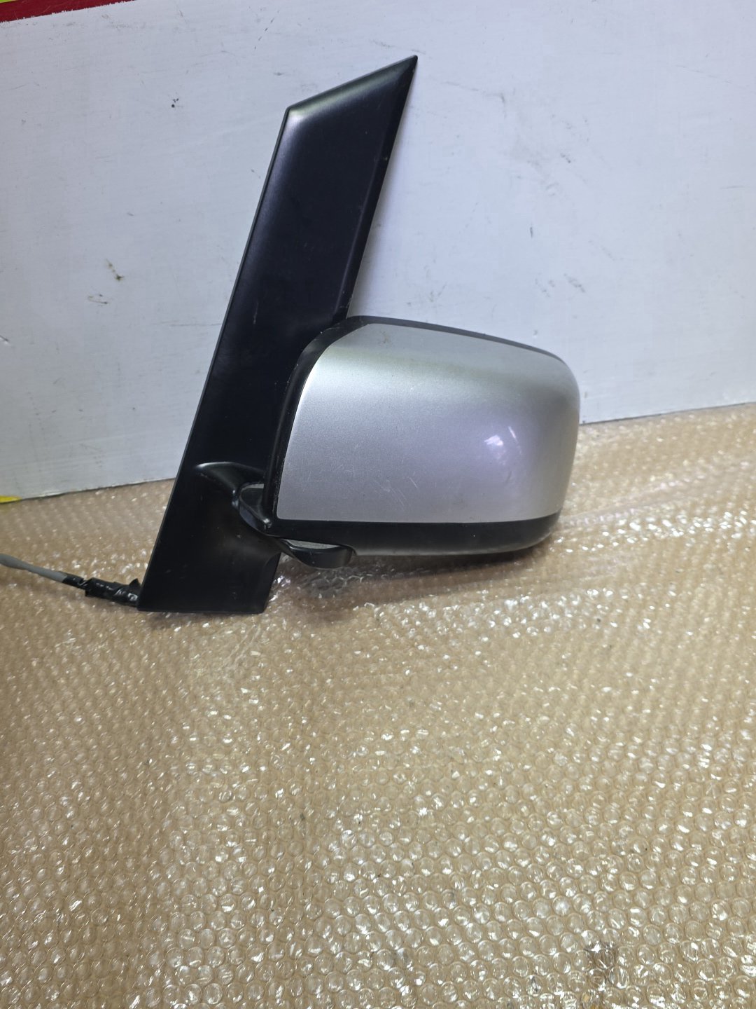 2008 Nissan Serena - Left Door Mirror PN: 8 wires