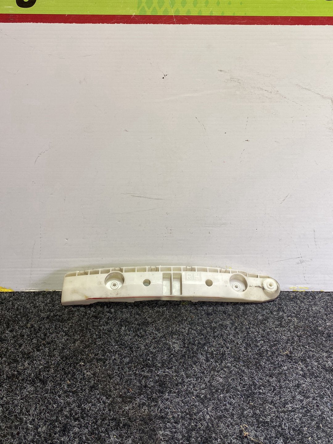 2011 Nissan Juke YF15 - Right Rear Bumper Retainer