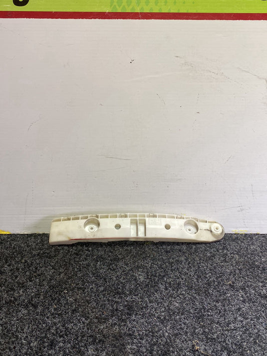 2011 Nissan Juke YF15 - Right Rear Bumper Retainer