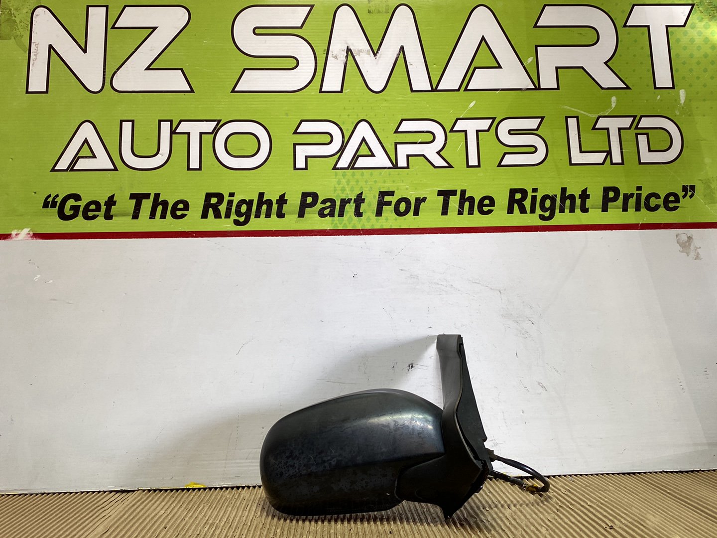 2004 Mazda MPV- Right Door Mirror PN: 5 wires