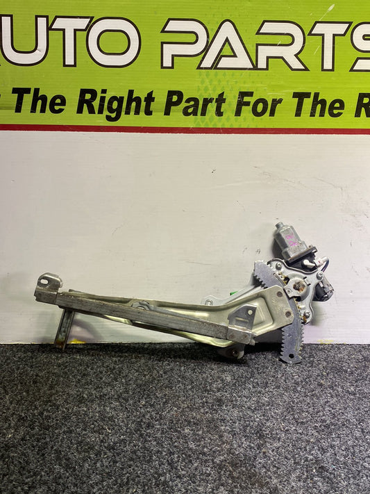 2007 Subaru Forester SG5 - Right Rear Window Regulator/Motor