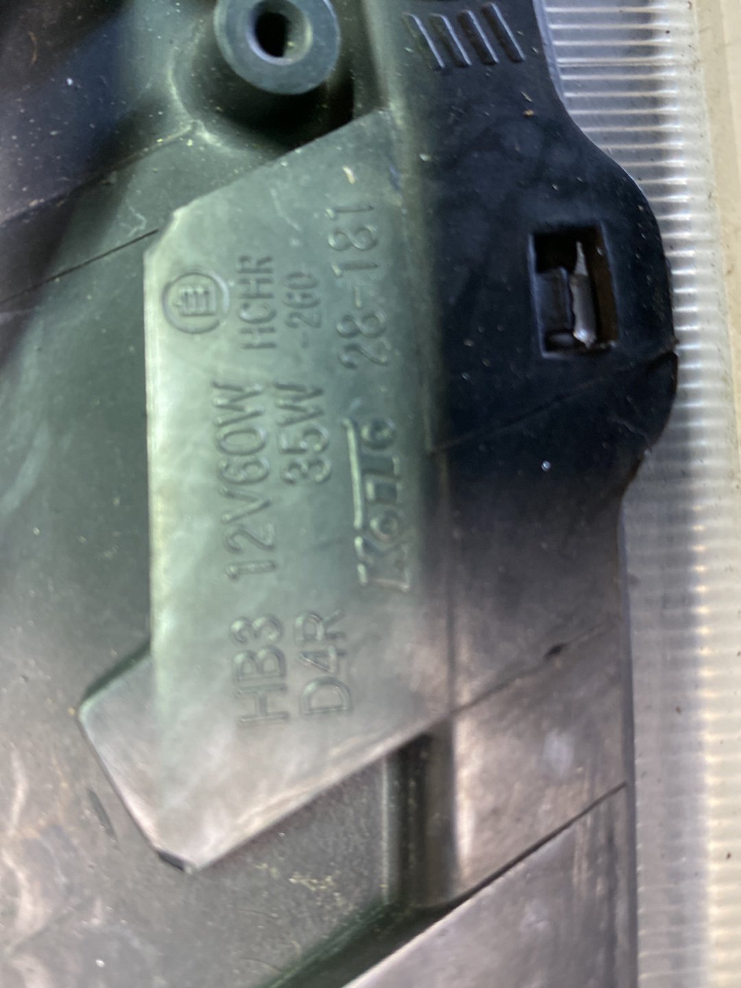 2004 - 2007 - Used Toyota Noah AZR6# Imported - Right Headlight