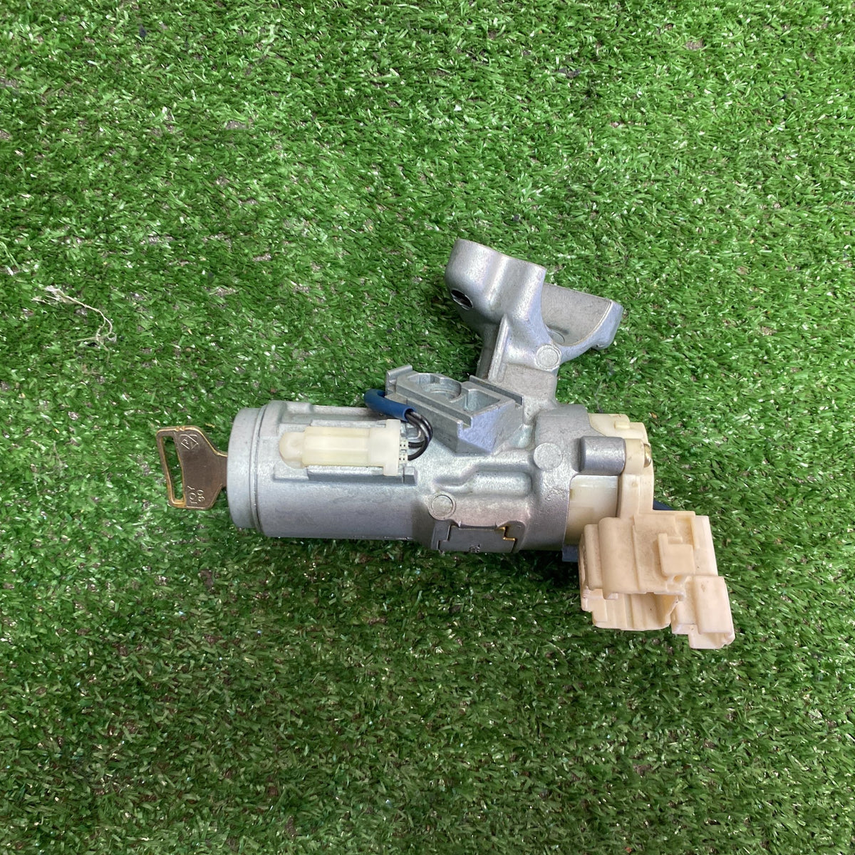 2004 Used Toyota Ist - Ignition Switch Key PN: 45020-52-1