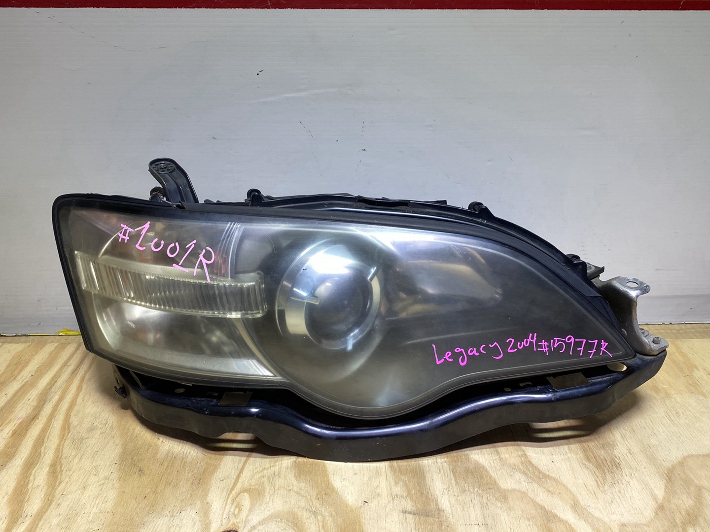 2004 Subaru Legacy BL5 - Right Headlight PN: 100-20791