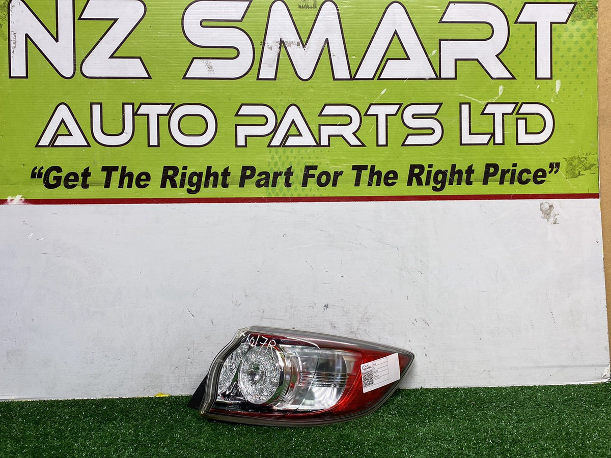 2012 Mazda Axela BLFFW - Right Taillight PN: STANLEY P8240