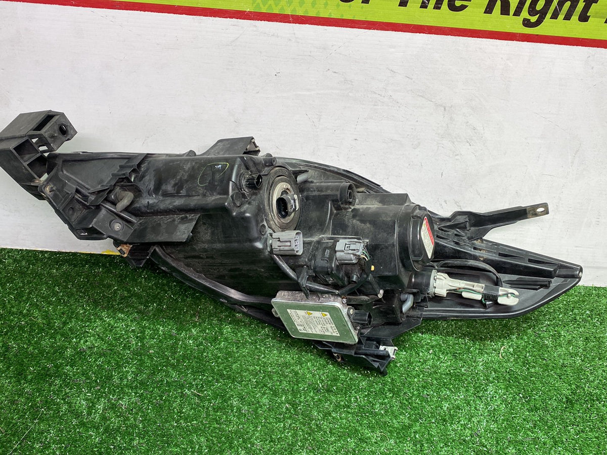 2010 Mazda Premacy CREW - Right Headlight PN: STANLEY P7134