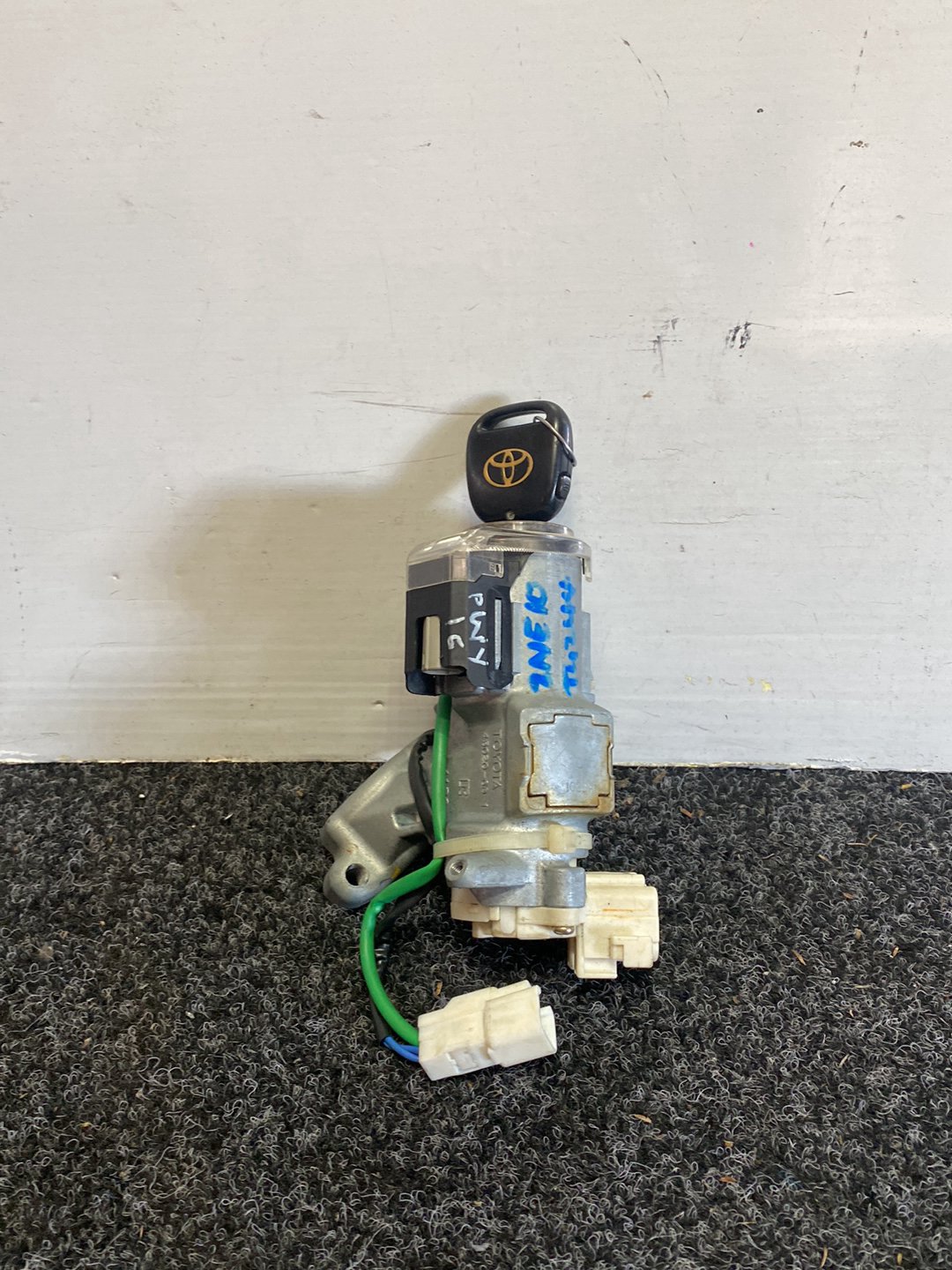 2005 Toyota Wish - Ignition With Key PN: 45020-68-1