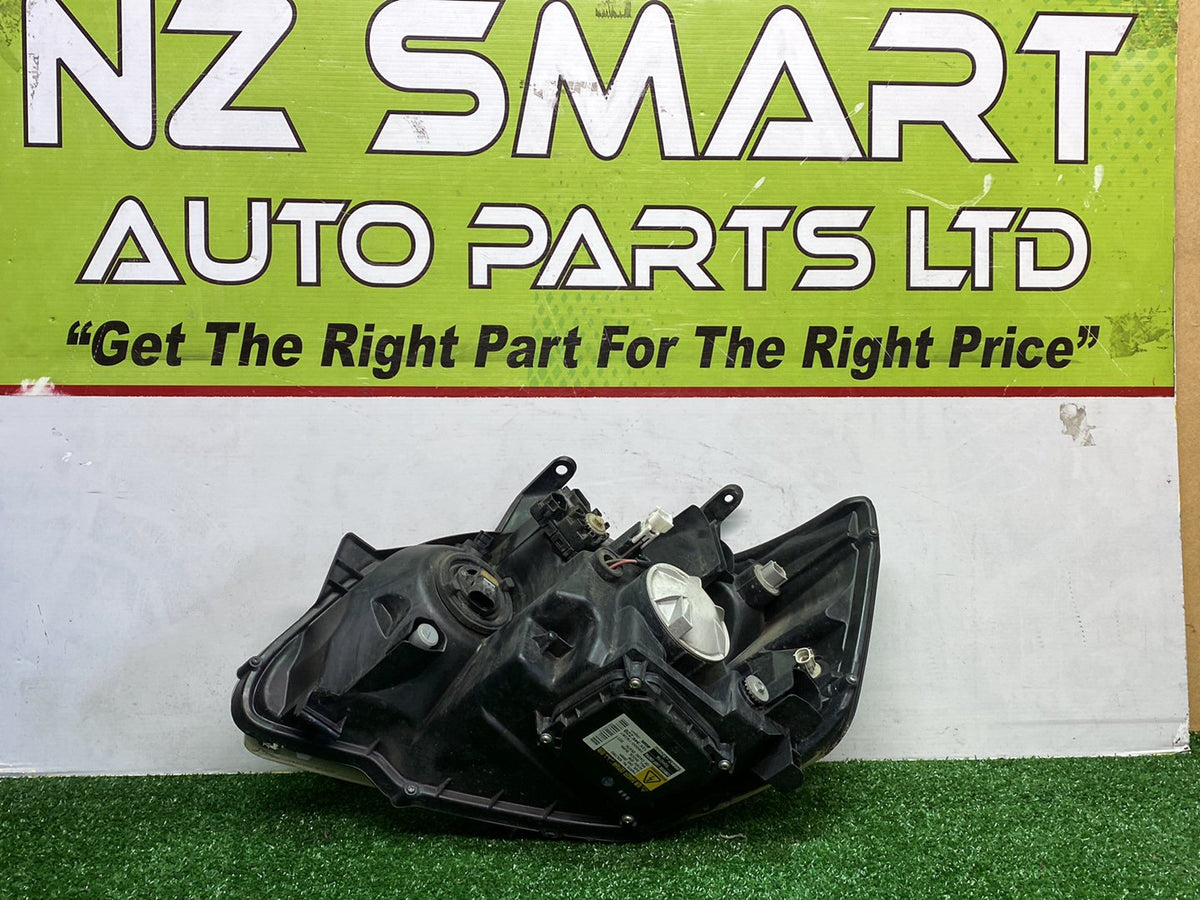 2004 - 2007 - Used Toyota Noah AZR6# Imported - Right Headlight