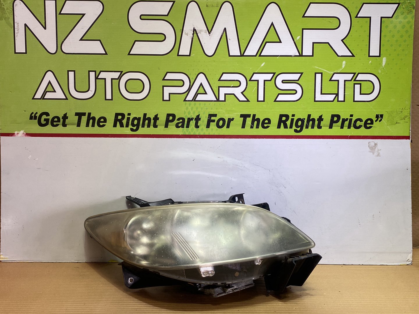 2005 Mazda MPV- Right Headlight PN: