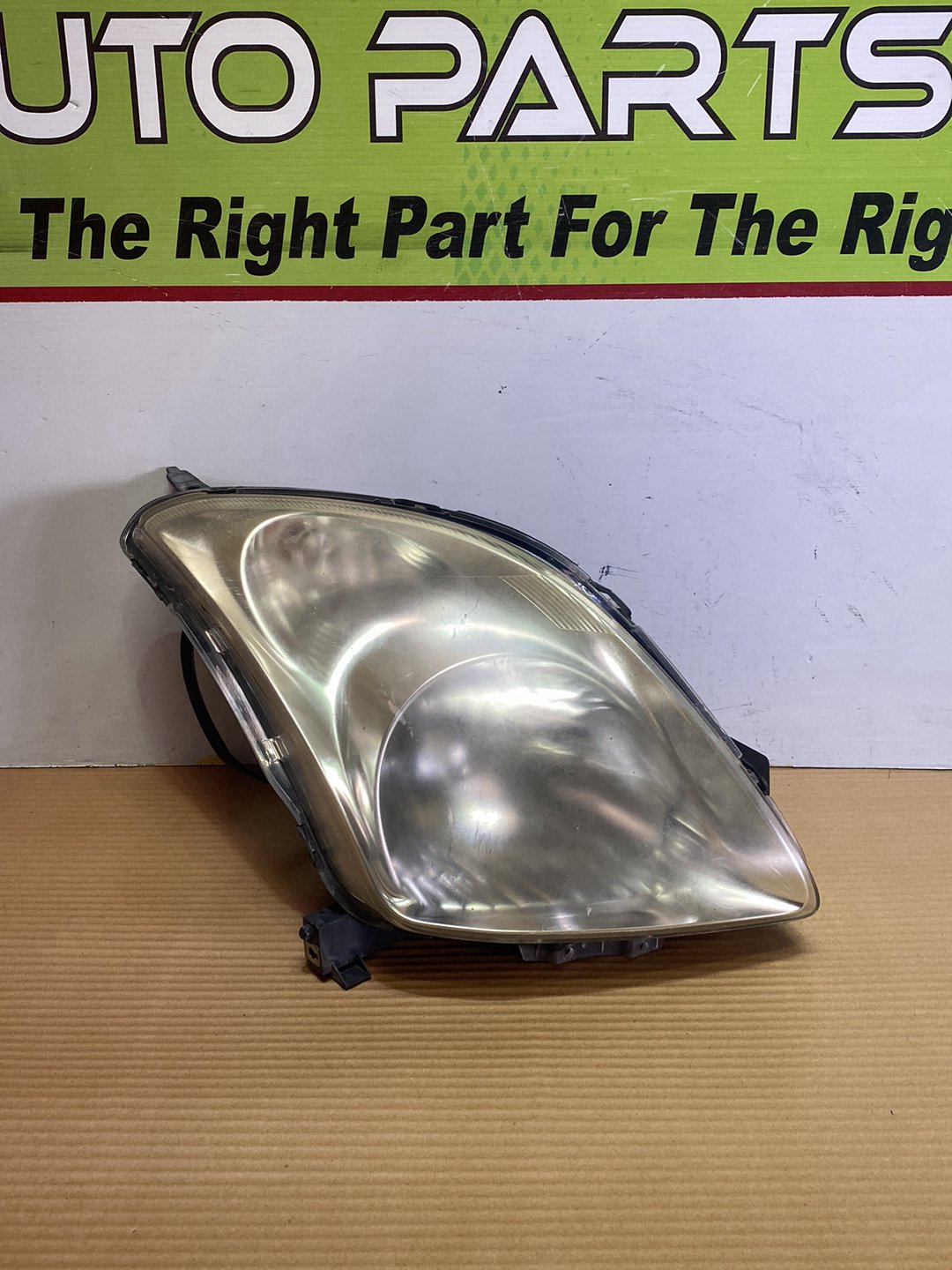 2008 Suzuki Swift- Right Headlight PN: