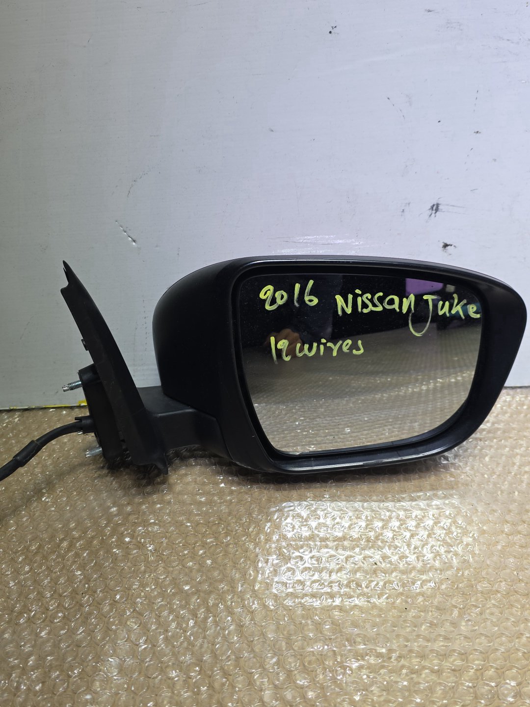 2016 Nissan Juke- Right Door Mirror PN: 2 plugs 15 wires