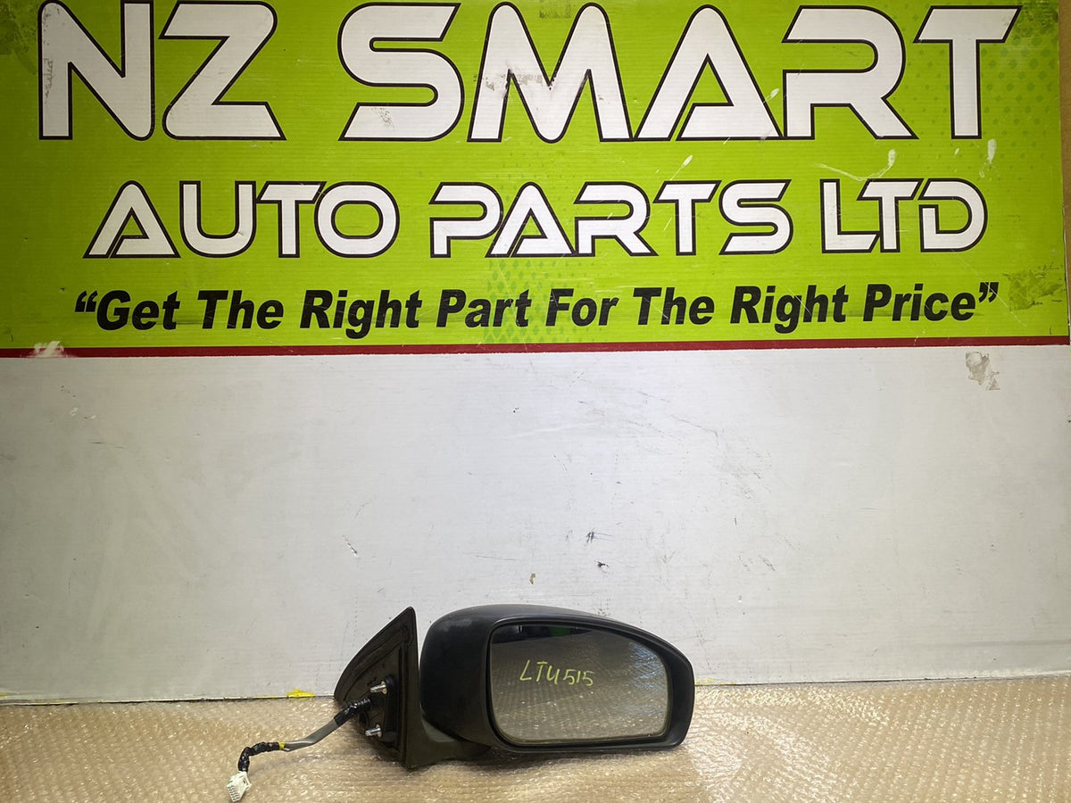 2008 Nissan Bluebird - Right Door Mirror PN: 11 wires