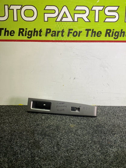 2010 Mazda Premacy CREW - Left Front Window Switch