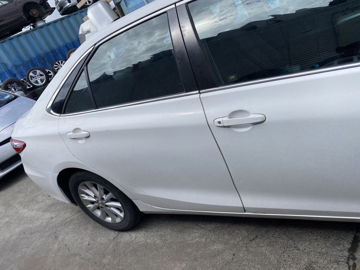 2016 Toyota Camry Hybrid H Dismantling For Parts