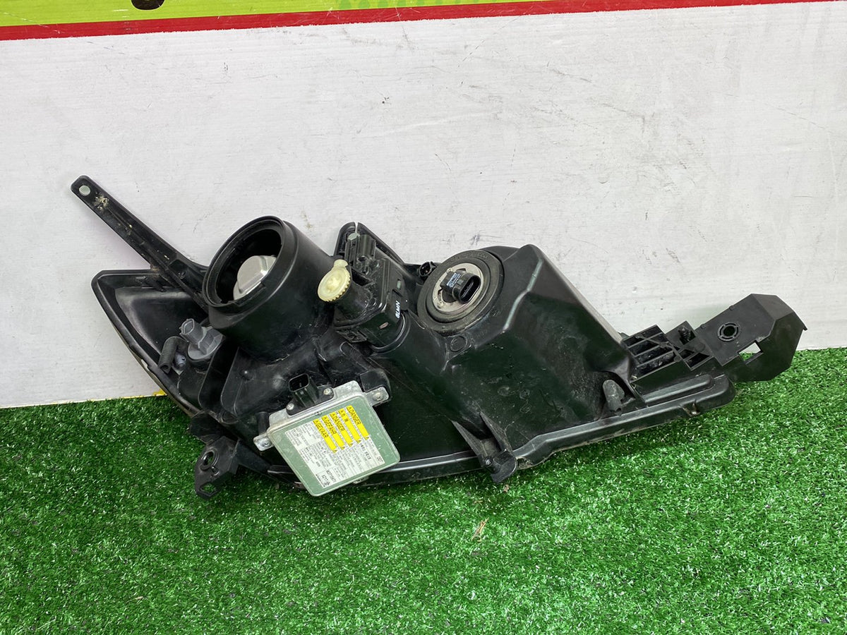 2009 Mazda Axela - Left Headlight PN: STANLEY P2951