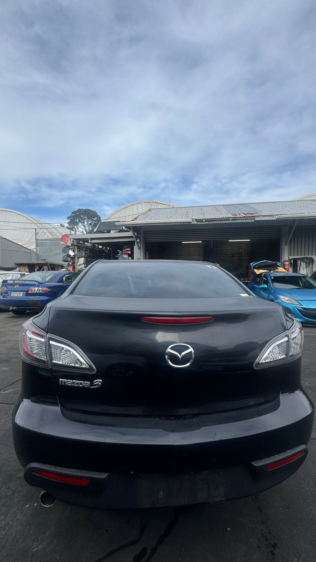2011 Mazda Mazda3 JM0BL10F100223268  Dismantling For Parts