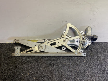 2013 Toyota Hiace - Right Front Window Regulator/Motor