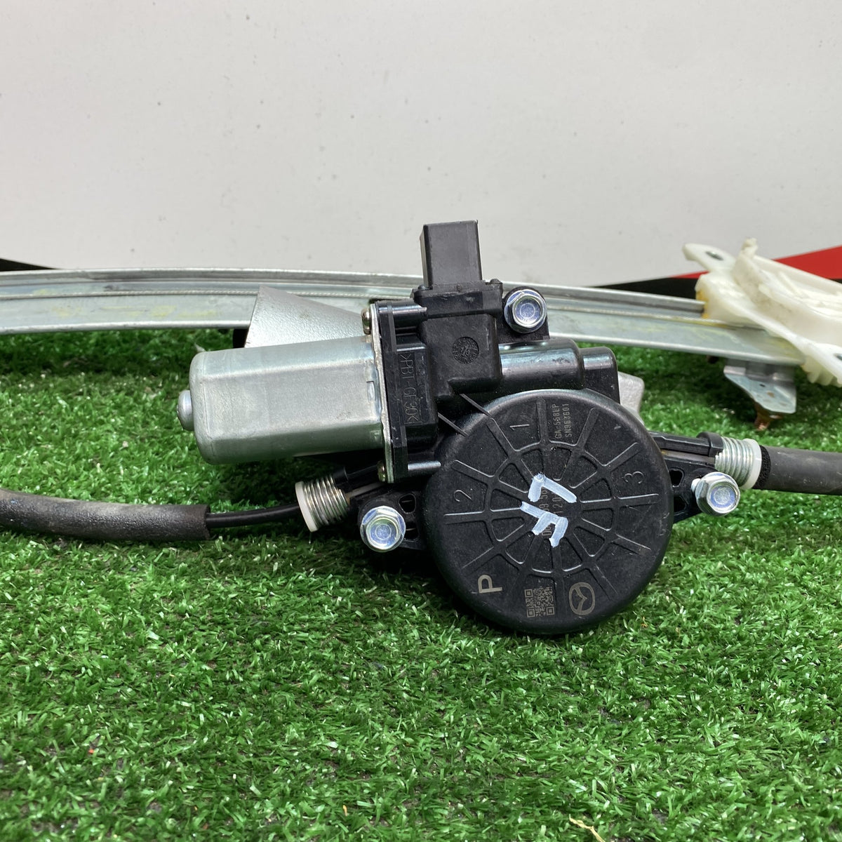 2014 Mazda Mazda6 - Left Front Window Regulator/Motor PN: See photos